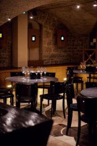 salle de formation et caveau pour dégustation de vin